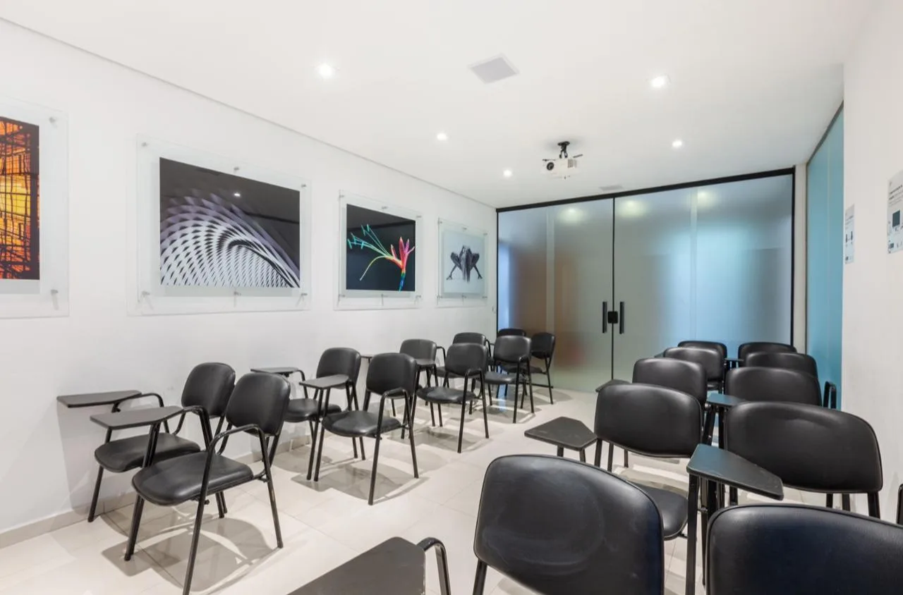 Layout de sala de aula para cursos e treinamentos