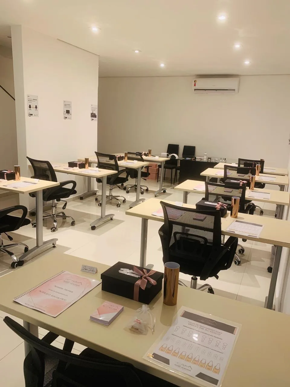 Curso prático na sala de treinamento — Coworking Brooklin